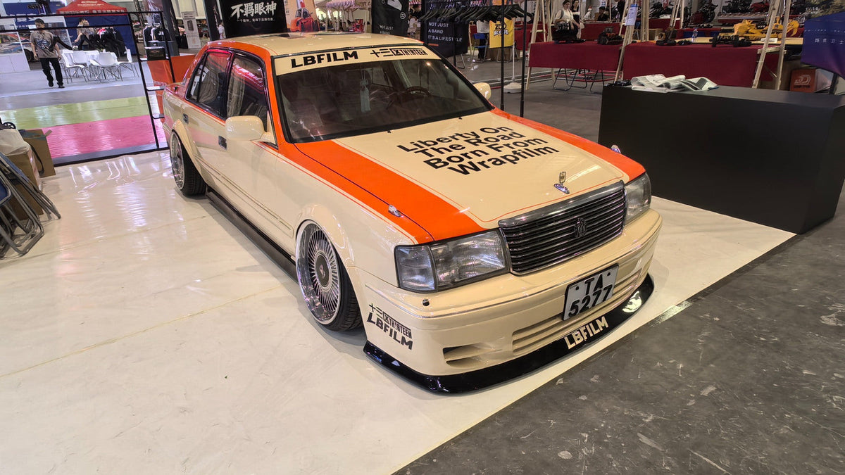 Toyota Crown 13 Retro Livery: Classic Sedan, New Street Identity